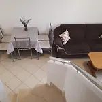 Amanda B *